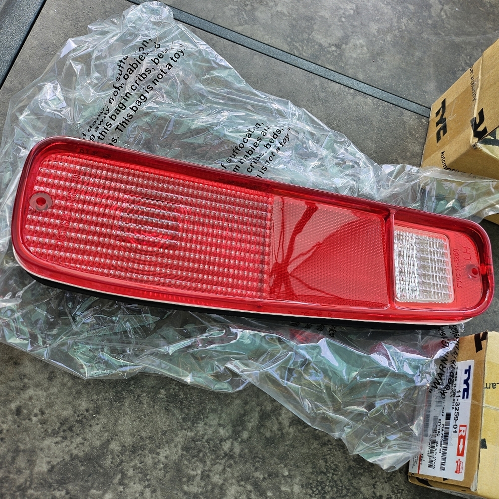 2 New US AUTO PARTS Network Inc Taillights